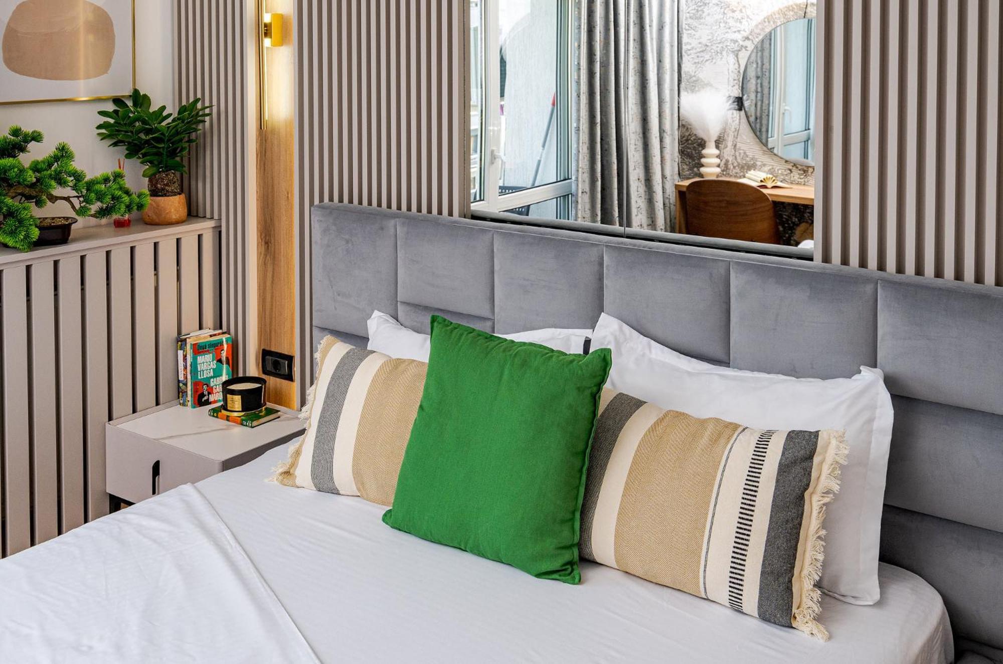 Romana Vibe Elegance In The Heart Of The City بوخارست المظهر الخارجي الصورة