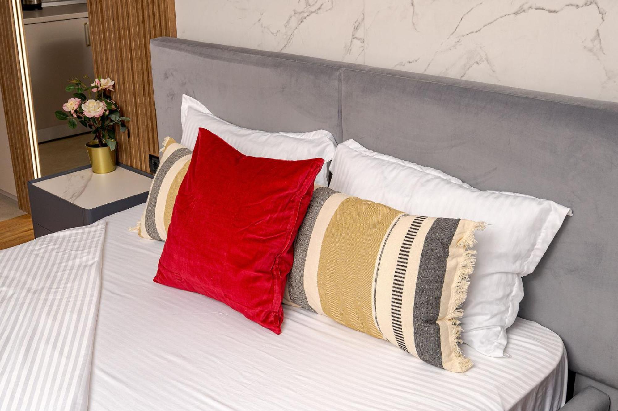 Romana Vibe Elegance In The Heart Of The City بوخارست المظهر الخارجي الصورة